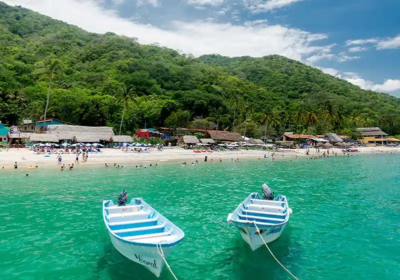 Playa Las Ánimas es uno de los destinos más populares al sur de Puerto Vallarta, ubicada oficialmente en el municipio de Cabo Corrientes, Jalisco.