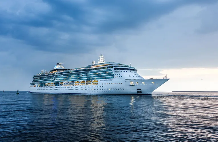 El Serenade of the Seas es un crucero de la clase Radiance de Royal Caribbean