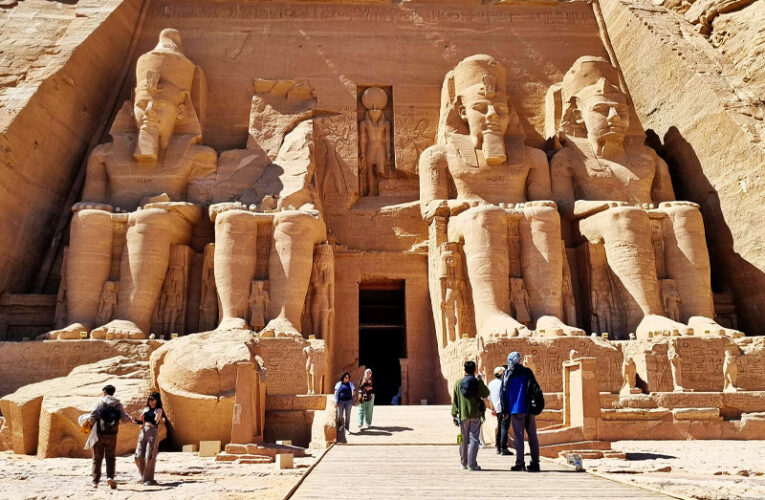 Visita al Gran Museo Egipcio y Abu Simbel