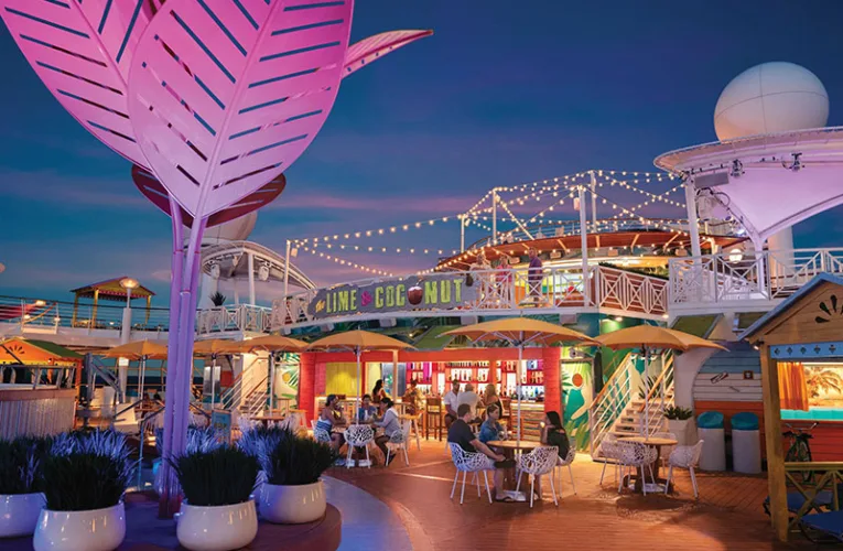 El Navigator of the Seas cuenta con una cubierta de piscinas renovada y ampliada