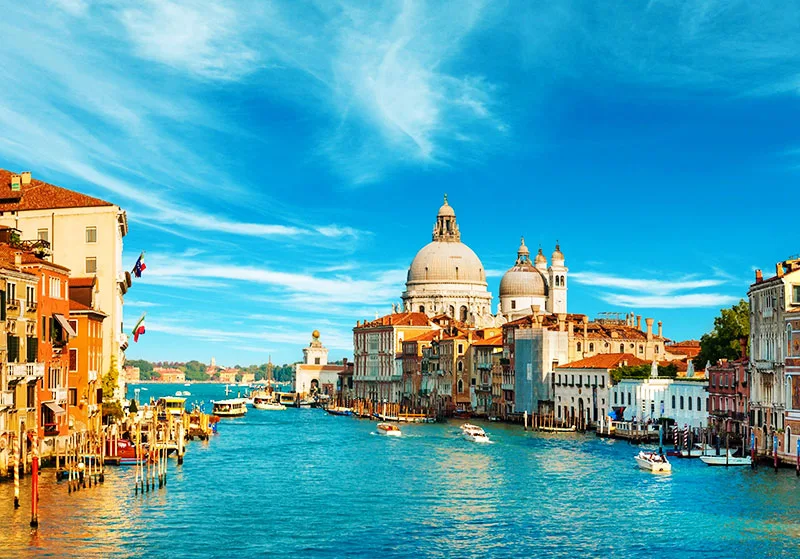 Venecia es la ciudad que podría describirse como un sueño sobre el agua.