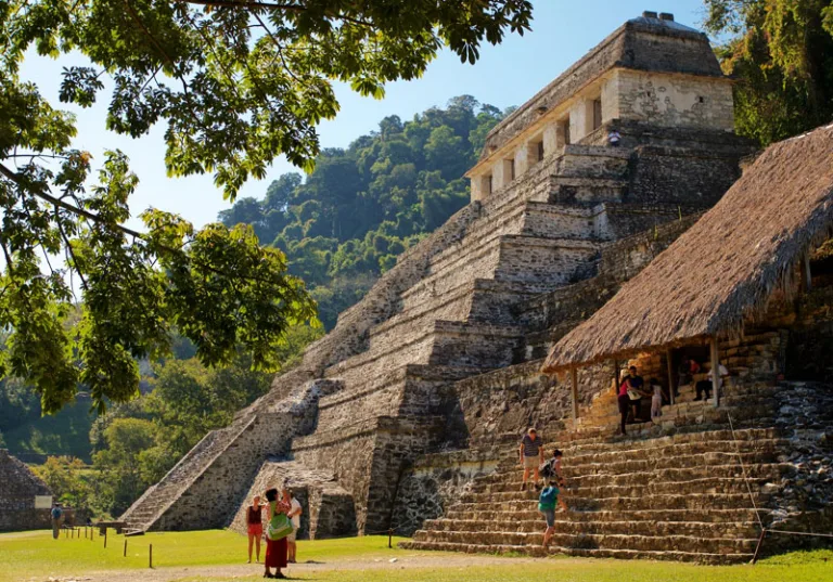 Palenque es uno de los tesoros culturales más imponentes de México.