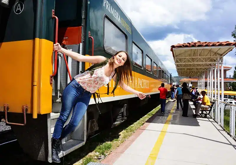 El Chepe Express es el tren turístico de lujo que conecta los estados de Chihuahua y Sinaloa a través de la Sierra Tarahumara.