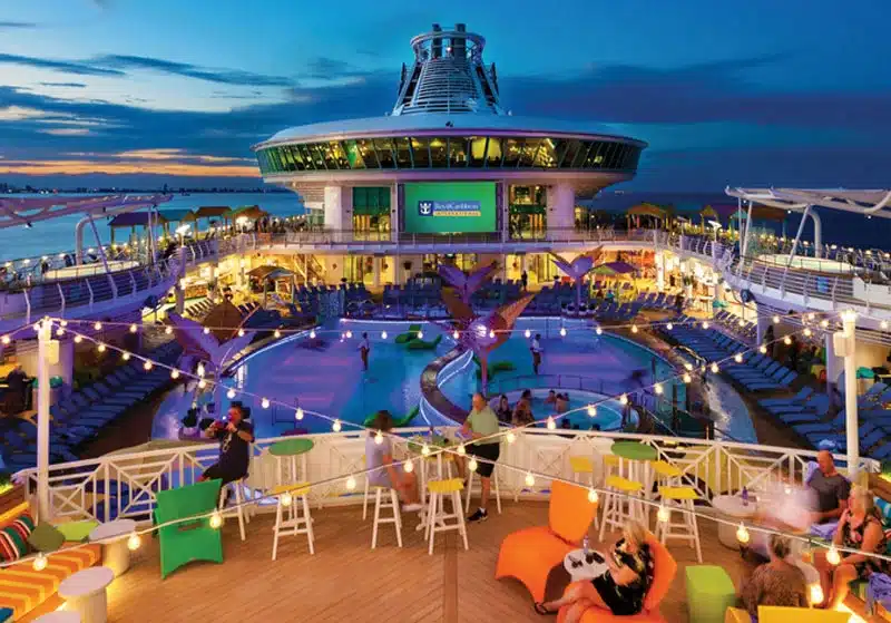 El Grandeur of the Seas de Royal Caribbean International es un crucero íntimo y clásico de la clase Vision, con capacidad para 2,446 pasajeros