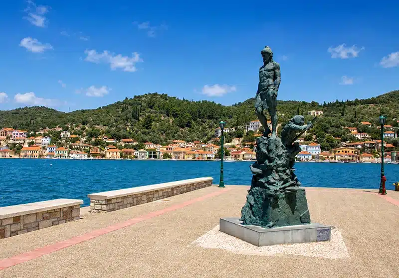 Estatua de Odiseo (Ulises) situada en el puerto de Vathy, la capital de la isla griega de Ítaca.