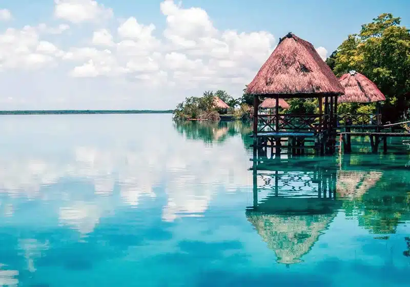 Bacalar es uno de los Pueblos Mágicos más fascinantes de México, ubicado al sur del estado de Quintana Roo, a tan solo 40 kilómetros de Chetumal.